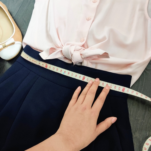 Club Monaco Navy Scalloped skirt - Picture 5 of 5